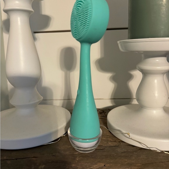 PMD Clean Smart Facial Cleansing Device with Silicone Brush & AntiAging Teal EUC - Picture 5 of 9